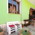 Osho Tirana