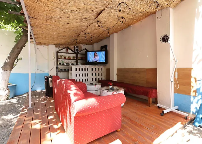 Osho Hostel Τίρανα